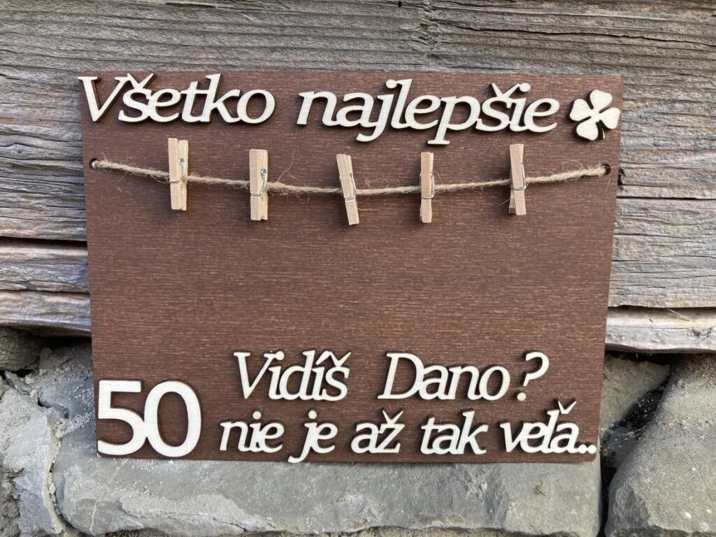 Drevená tabuľa na peniaze pre oslávenca 10