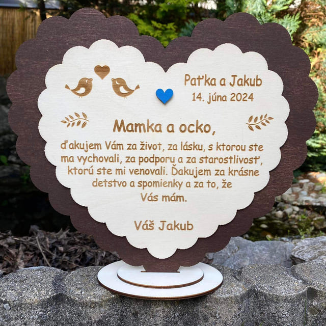 Drevené poďakovanie s tmavým podkladom a s modrým srdiečkom 123  