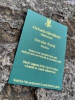 Smaragdové oznámenie s metalickou zlatou