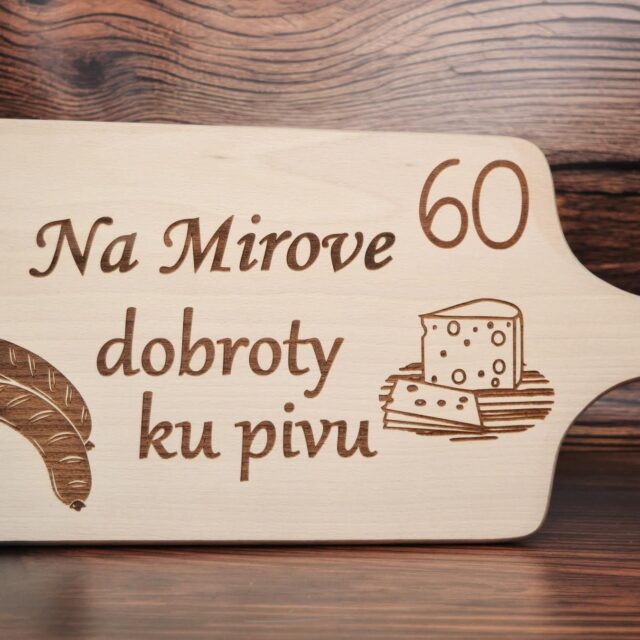 Drevená doska na krájanie na dobroty k pivu 8