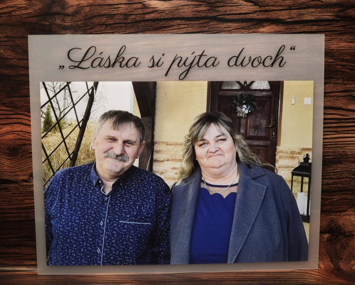 Pamätná tabuľa - Láska si pýta dvoch 11