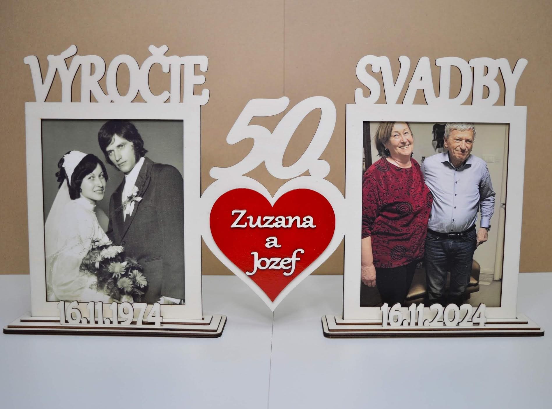 Dvojitý fotorámik s červeným srdiečkom k výročiu svadby 16