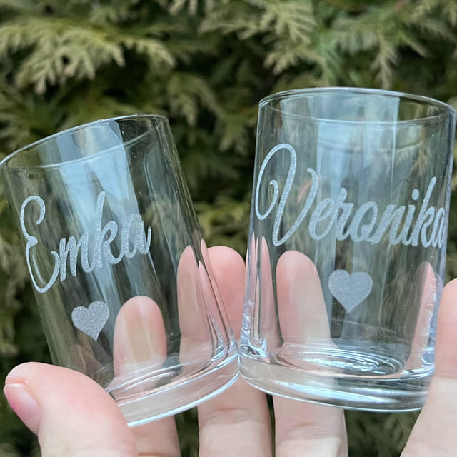 Personalizované štamperlíky s gravírovanými menami a srdcom 15