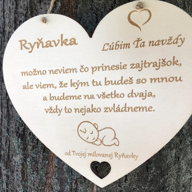 Drevené srdce s motívom bábätka 40