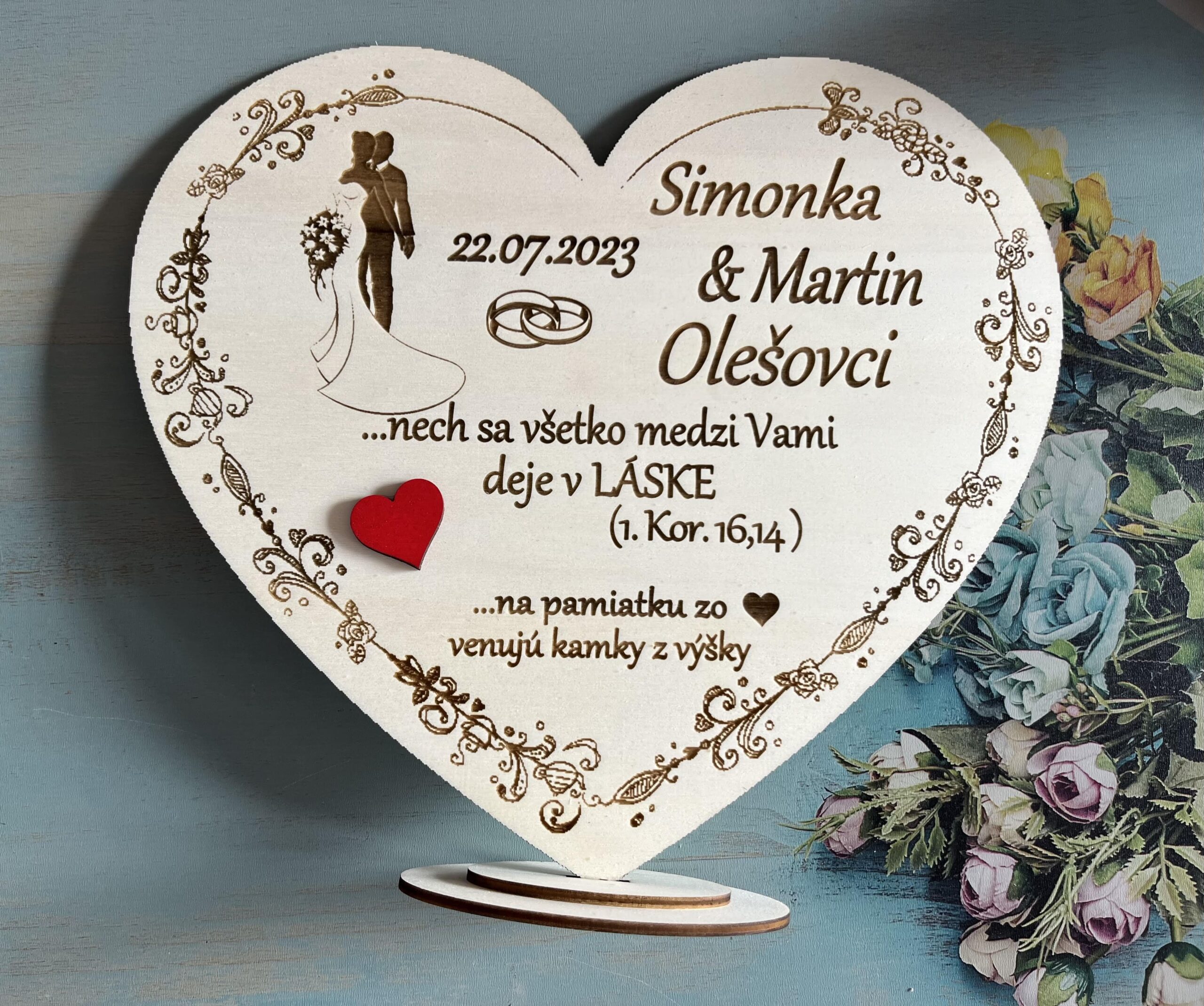 Srdce pre novomanželov s ornamentom a červeným srdcom 2