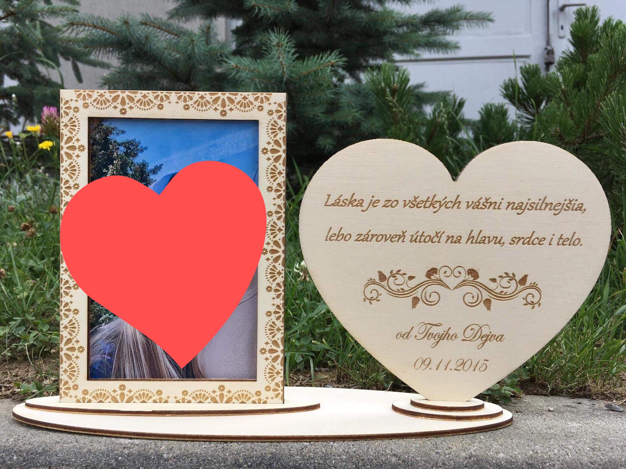 Drevený fotorámik pre partnerku so srdiečkom a ornamentom 39