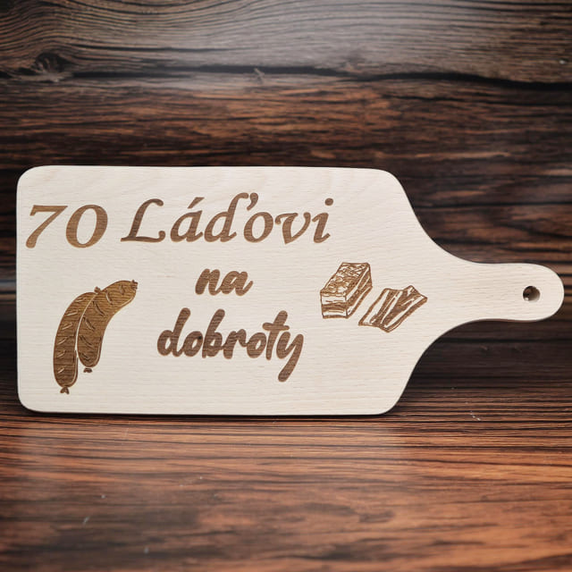Drevená doska na dobrotky k jubileu 17