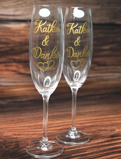 Svadobné poháre so zlatými krstnými menami a dátumom 82